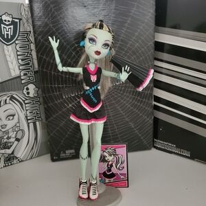 Monster High G1 Fearleading Squad Frankie Stein Doll Adult Owned  Rare Htf